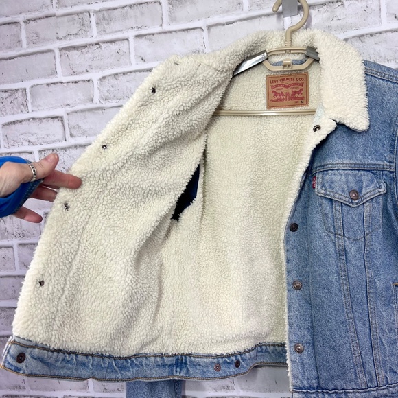 Like New |•LEVI'S•| Shearling Lined Denim Jean Jacket Size Medium - Picture 8 of 10